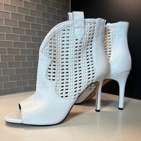 Jessica Simpson 3” heel White Opentoed  Ankle Boots Size 10 White Leather - Picture 1 of 13